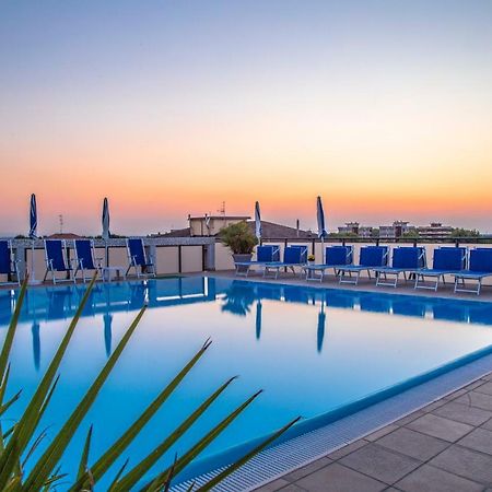Renzo Hotel Чезенатико Экстерьер фото
