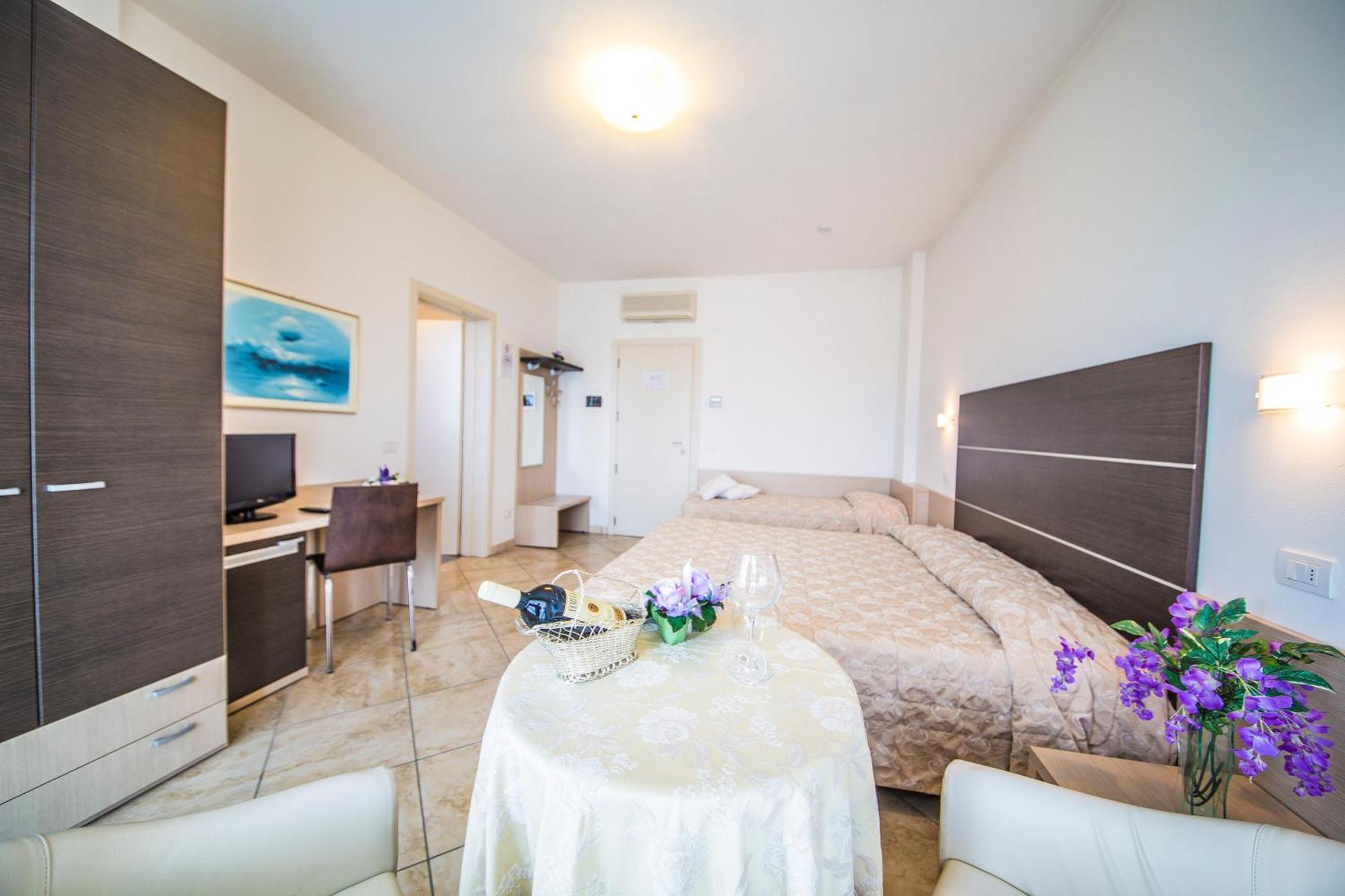 Renzo Hotel Чезенатико Экстерьер фото