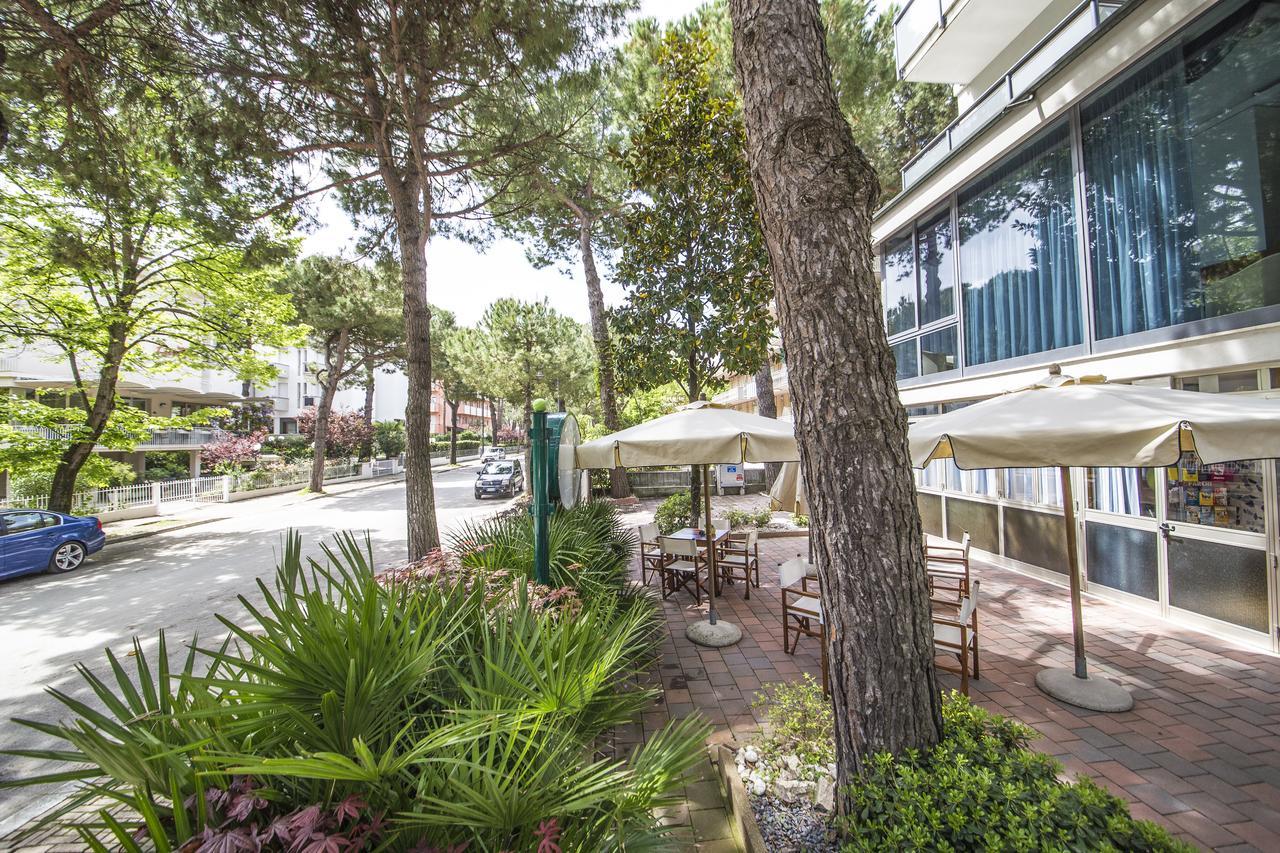 Renzo Hotel Чезенатико Экстерьер фото