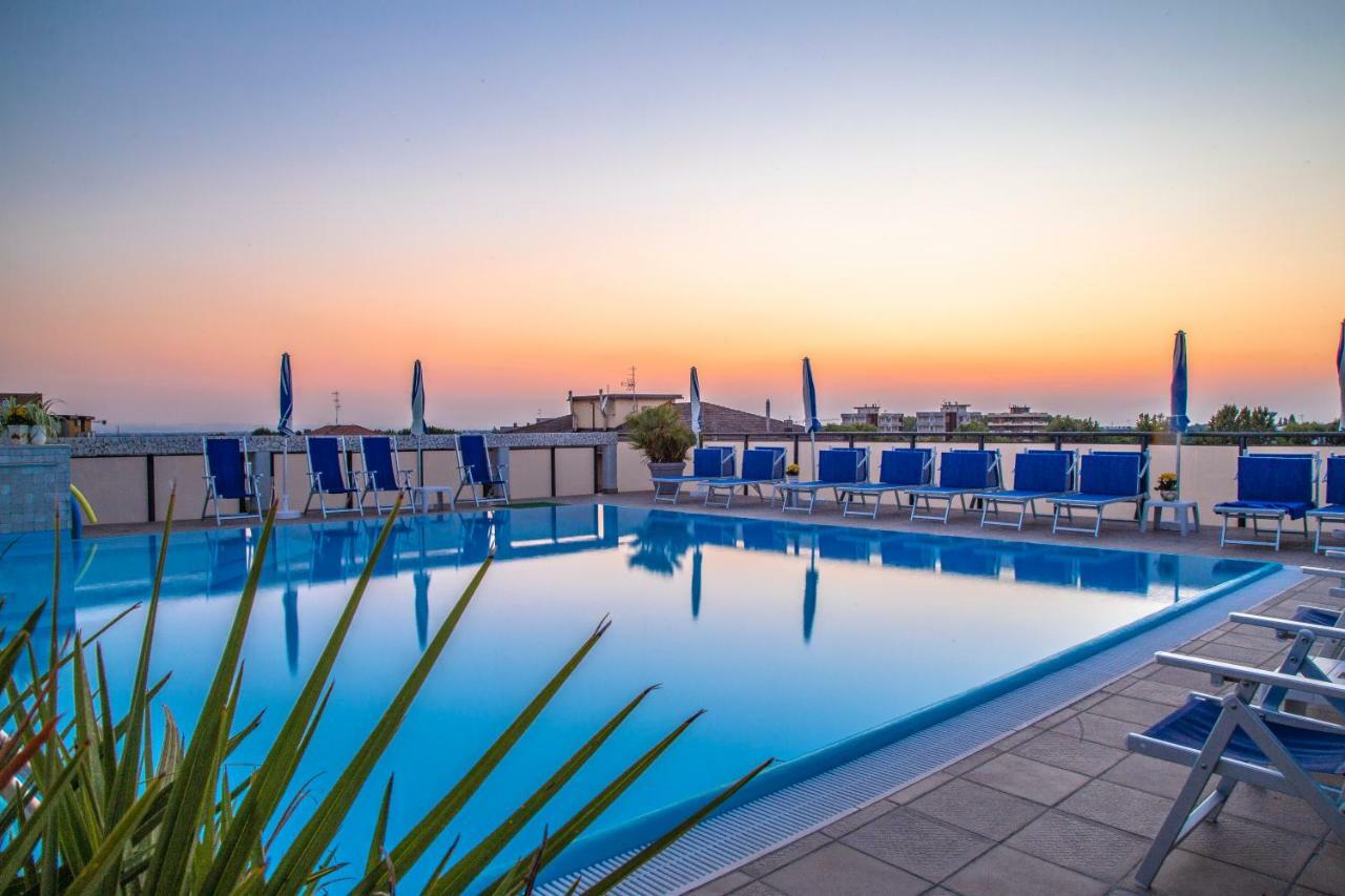 Renzo Hotel Чезенатико Экстерьер фото