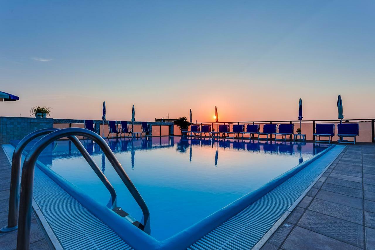 Renzo Hotel Чезенатико Экстерьер фото